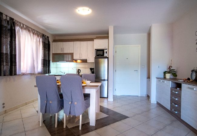 Appartement à Lopar - Appartement dans Lopar avec Balcon, Climatisation, WIFI, Machine à laver (4885-3) Appartement à Lopar - Appartement dans Lopar avec Balcon, Climatisation, WIFI, Machine à laver (4885-3)