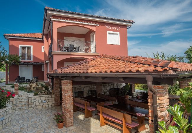Appartement à Lopar - Appartement dans Lopar avec Balcon, Climatisation, WIFI, Machine à laver (4885-3) Appartement à Lopar - Appartement dans Lopar avec Balcon, Climatisation, WIFI, Machine à laver (4885-3)