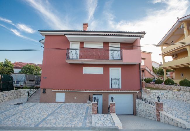 Appartement à Lopar - Appartement dans Lopar avec Balcon, Climatisation, WIFI, Machine à laver (4885-3) Appartement à Lopar - Appartement dans Lopar avec Balcon, Climatisation, WIFI, Machine à laver (4885-3)