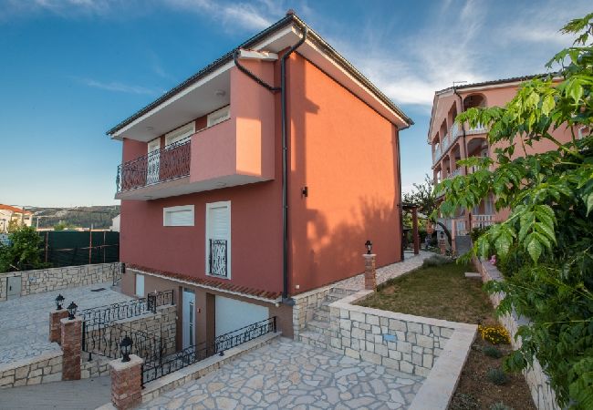 Appartement à Lopar - Appartement dans Lopar avec Balcon, Climatisation, WIFI, Machine à laver (4885-3) Appartement à Lopar - Appartement dans Lopar avec Balcon, Climatisation, WIFI, Machine à laver (4885-3)