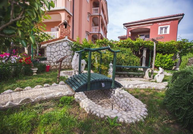 Appartement à Lopar - Appartement dans Lopar avec Balcon, Climatisation, WIFI, Machine à laver (4885-3) Appartement à Lopar - Appartement dans Lopar avec Balcon, Climatisation, WIFI, Machine à laver (4885-3)