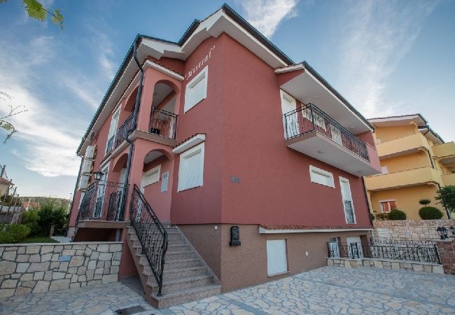 Appartement à Lopar - Appartement dans Lopar avec Balcon, Climatisation, WIFI, Machine à laver (4885-3) Appartement à Lopar - Appartement dans Lopar avec Balcon, Climatisation, WIFI, Machine à laver (4885-3)