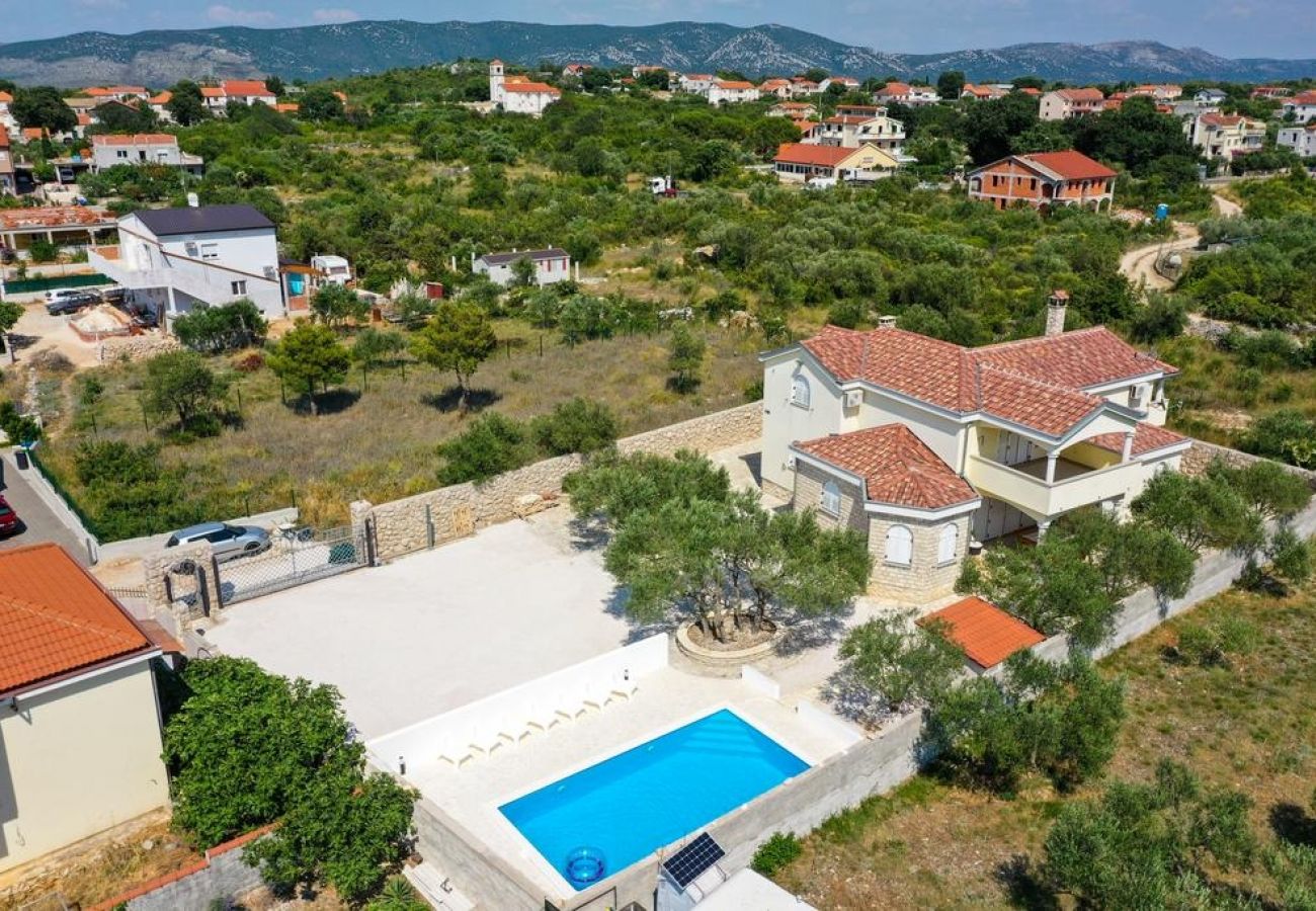 Maison à Drage - Maison de vacances dans Drage avec terrasse, Climatisation, WIFI, Machine à laver (4884-1)