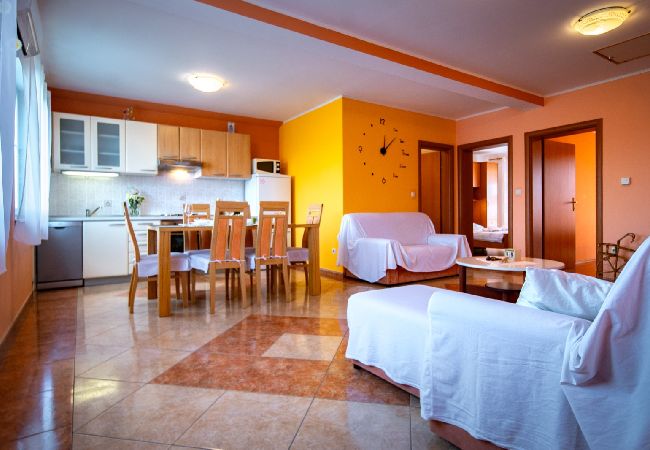 Appartement à Lopar - Appartement dans Lopar avec Balcon, Climatisation, WIFI, Machine à laver (4886-4) Appartement à Lopar - Appartement dans Lopar avec Balcon, Climatisation, WIFI, Machine à laver (4886-4)