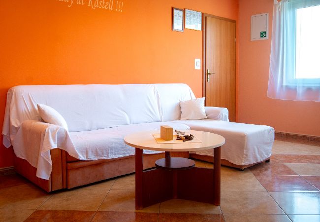 Appartement à Lopar - Appartement dans Lopar avec Balcon, Climatisation, WIFI, Machine à laver (4886-4) Appartement à Lopar - Appartement dans Lopar avec Balcon, Climatisation, WIFI, Machine à laver (4886-4)