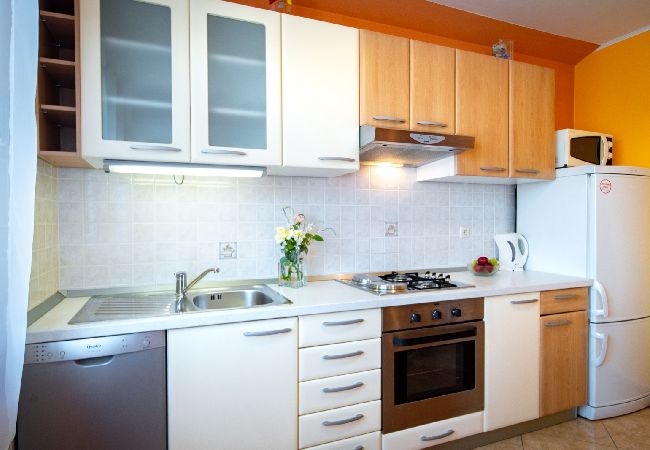 Appartement à Lopar - Appartement dans Lopar avec Balcon, Climatisation, WIFI, Machine à laver (4886-4) Appartement à Lopar - Appartement dans Lopar avec Balcon, Climatisation, WIFI, Machine à laver (4886-4)