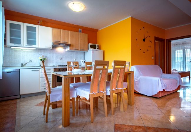 Appartement à Lopar - Appartement dans Lopar avec Balcon, Climatisation, WIFI, Machine à laver (4886-4) Appartement à Lopar - Appartement dans Lopar avec Balcon, Climatisation, WIFI, Machine à laver (4886-4)