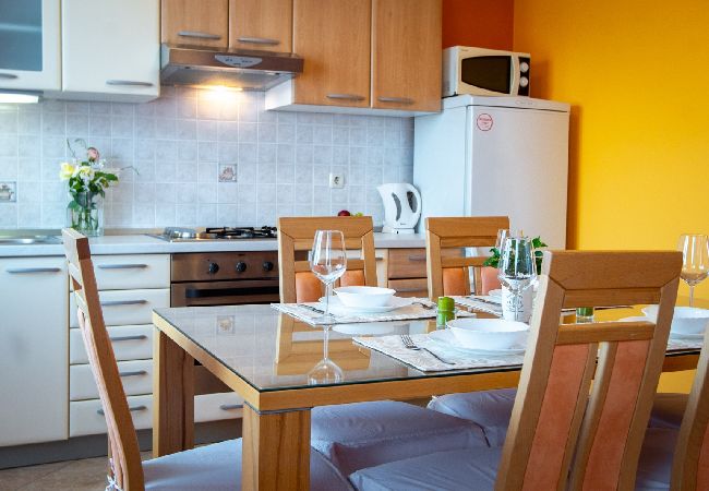 Appartement à Lopar - Appartement dans Lopar avec Balcon, Climatisation, WIFI, Machine à laver (4886-4) Appartement à Lopar - Appartement dans Lopar avec Balcon, Climatisation, WIFI, Machine à laver (4886-4)