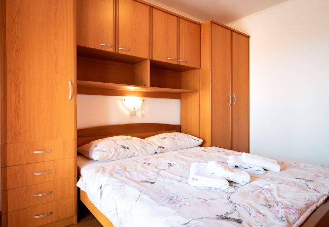 Appartement à Lopar - Appartement dans Lopar avec Balcon, Climatisation, WIFI, Machine à laver (4886-4) Appartement à Lopar - Appartement dans Lopar avec Balcon, Climatisation, WIFI, Machine à laver (4886-4)