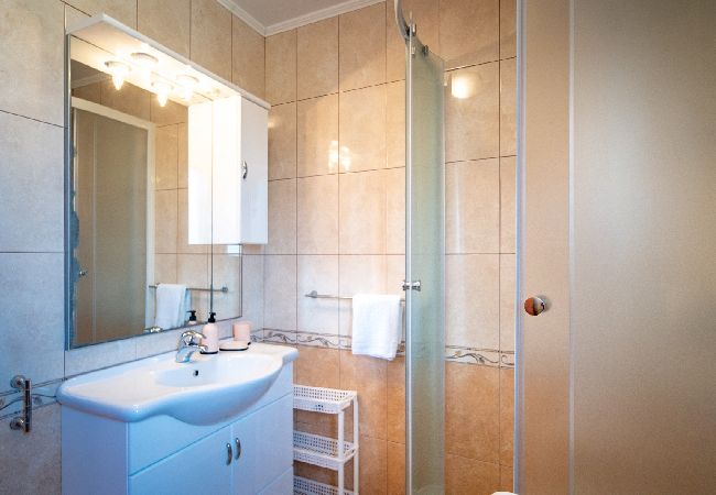 Appartement à Lopar - Appartement dans Lopar avec Balcon, Climatisation, WIFI, Machine à laver (4886-4) Appartement à Lopar - Appartement dans Lopar avec Balcon, Climatisation, WIFI, Machine à laver (4886-4)