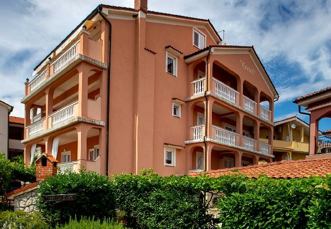 Appartement à Lopar - Appartement dans Lopar avec Balcon, Climatisation, WIFI, Machine à laver (4886-4) Appartement à Lopar - Appartement dans Lopar avec Balcon, Climatisation, WIFI, Machine à laver (4886-4)
