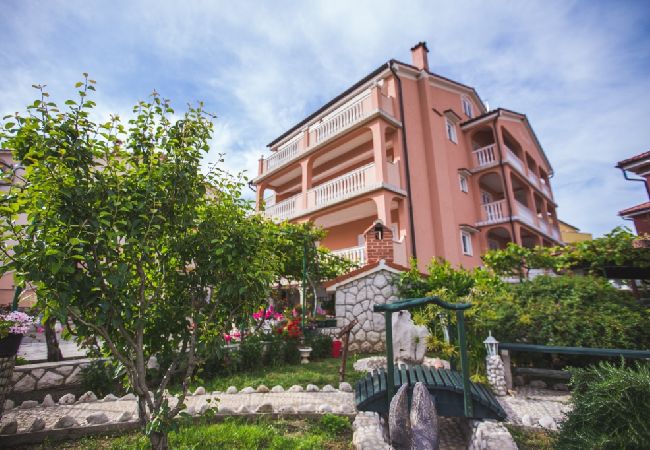 Appartement à Lopar - Appartement dans Lopar avec Balcon, Climatisation, WIFI, Machine à laver (4886-4) Appartement à Lopar - Appartement dans Lopar avec Balcon, Climatisation, WIFI, Machine à laver (4886-4)