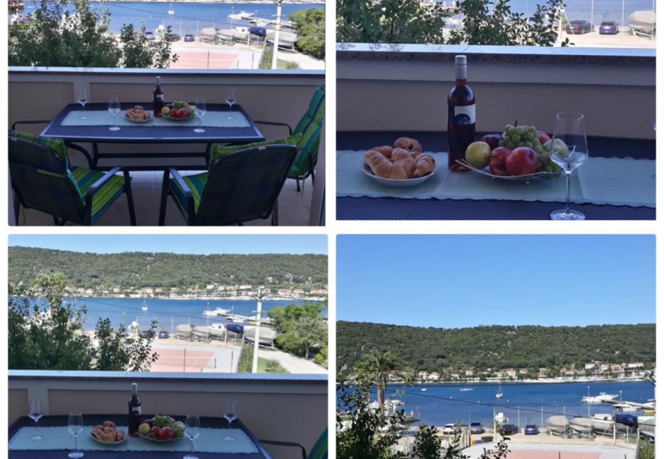 Appartement à Supetarska Draga - Appartement dans Supetarska Draga avec vue mer, Balcon, Climatisation, WIFI (4894-1)