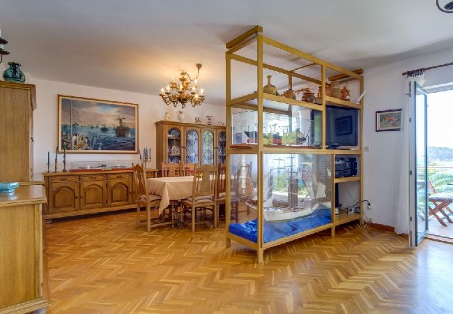 Appartement à Mali Lošinj - Appartement dans Mali Lošinj avec vue mer, Balcon, Climatisation, WIFI (4896-4) Appartement à Mali Lošinj - Appartement dans Mali Lošinj avec vue mer, Balcon, Climatisation, WIFI (4896-4)