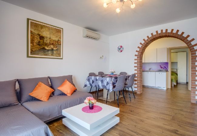 Appartement à Mali Lošinj - Appartement dans Mali Lošinj avec vue mer, Balcon, Climatisation, WIFI (4896-2) Appartement à Mali Lošinj - Appartement dans Mali Lošinj avec vue mer, Balcon, Climatisation, WIFI (4896-2)