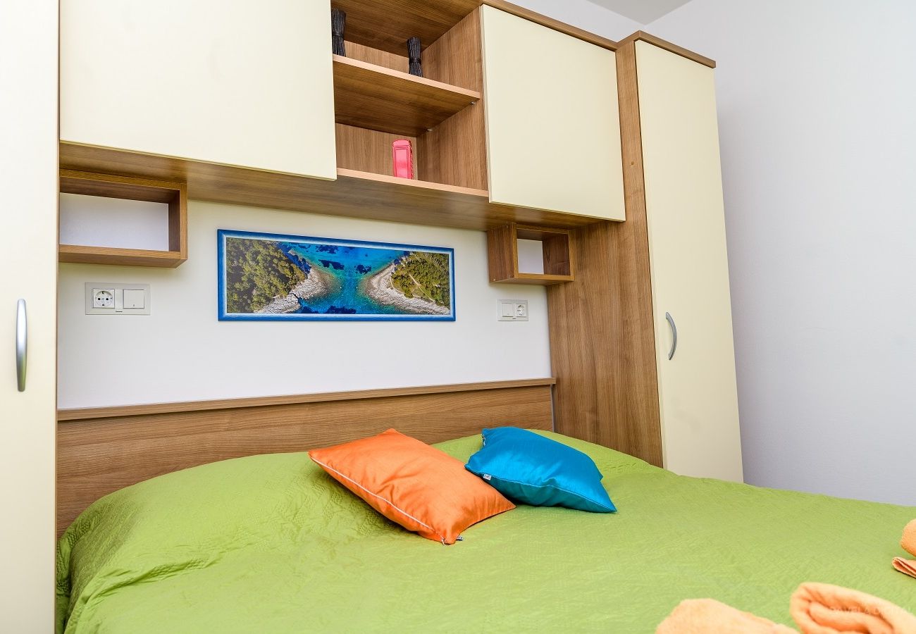 Appartement à Mali Lošinj - Appartement dans Mali Lošinj avec vue mer, Balcon, Climatisation, WIFI (4896-2)