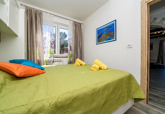 Appartement à Mali Lošinj - Appartement dans Mali Lošinj avec vue mer, Balcon, Climatisation, WIFI (4896-1) Appartement à Mali Lošinj - Appartement dans Mali Lošinj avec vue mer, Balcon, Climatisation, WIFI (4896-1)