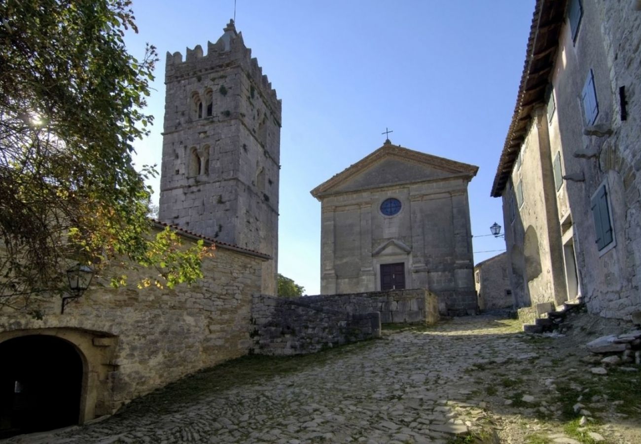 Appartement à Roc - Appartement dans Roč avec Balcon, Climatisation, WIFI, Machine à laver (4909-1)