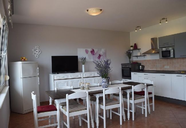 Appartement à Banjol - Appartement dans Banjol avec Balcon, Climatisation, WIFI, Lave-vaisselle (4888-1) Appartement à Banjol - Appartement dans Banjol avec Balcon, Climatisation, WIFI, Lave-vaisselle (4888-1)