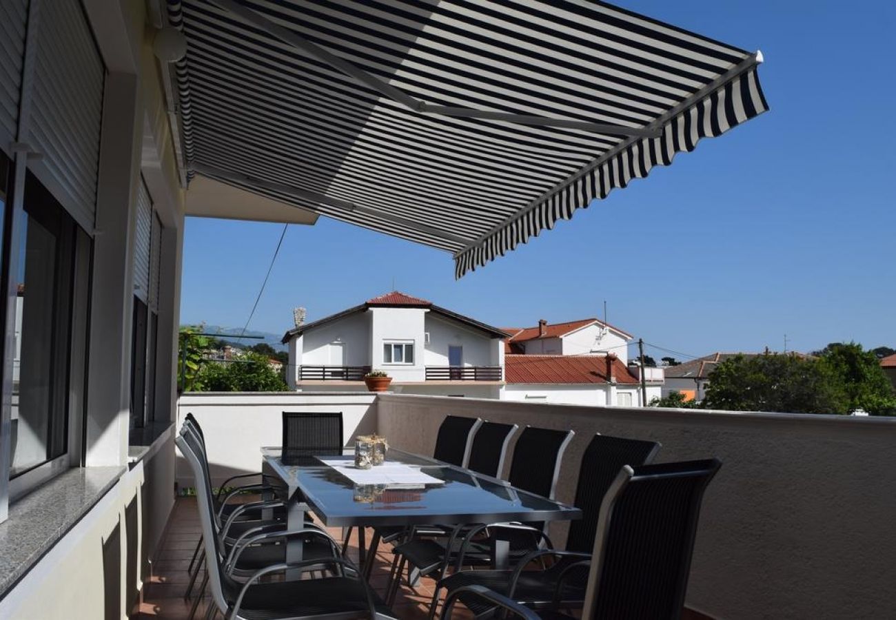 Appartement à Banjol - Appartement dans Banjol avec Balcon, Climatisation, WIFI, Lave-vaisselle (4888-1)