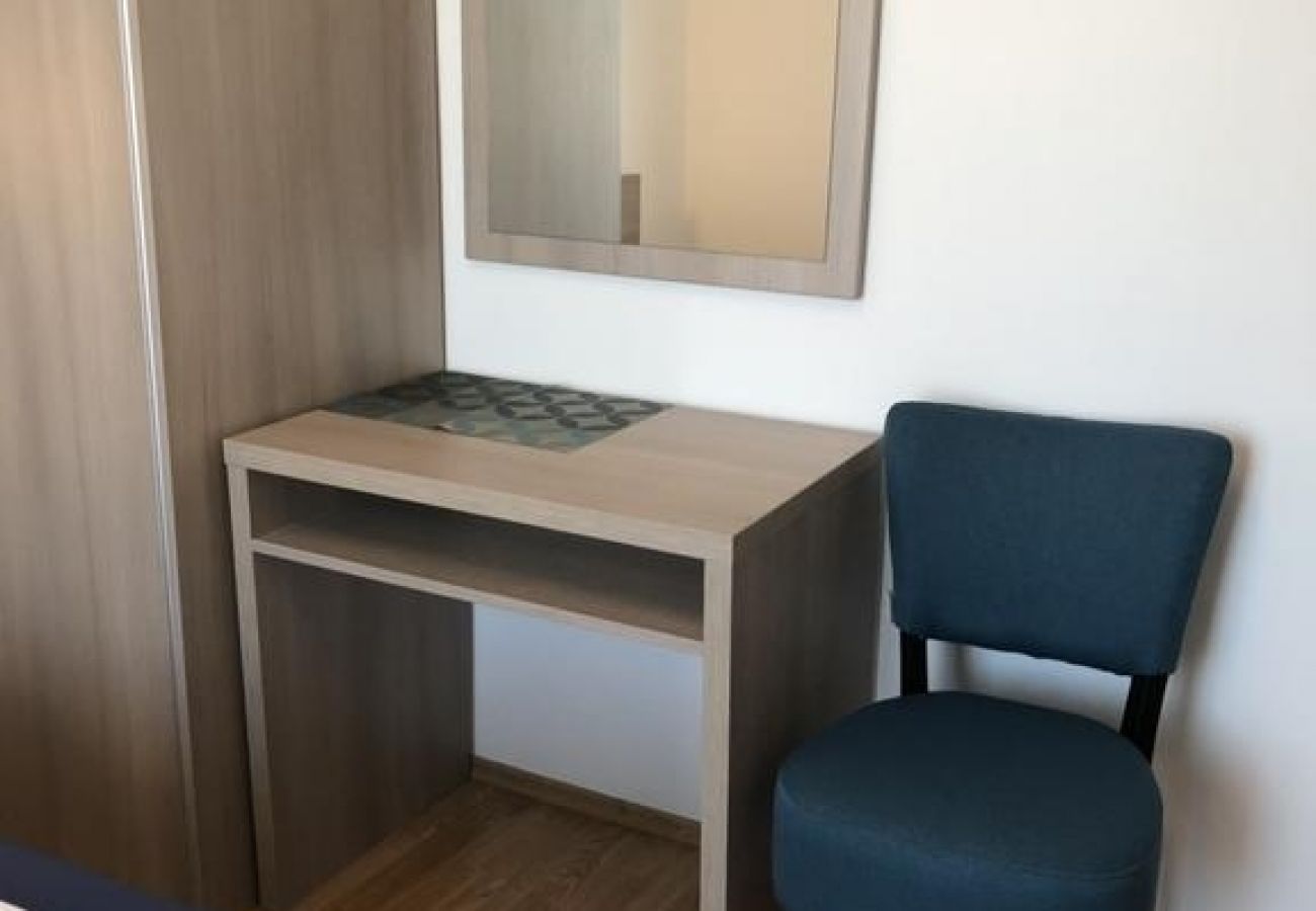 Appartement à Banjol - Appartement dans Banjol avec Balcon, Climatisation, WIFI, Lave-vaisselle (4888-1)