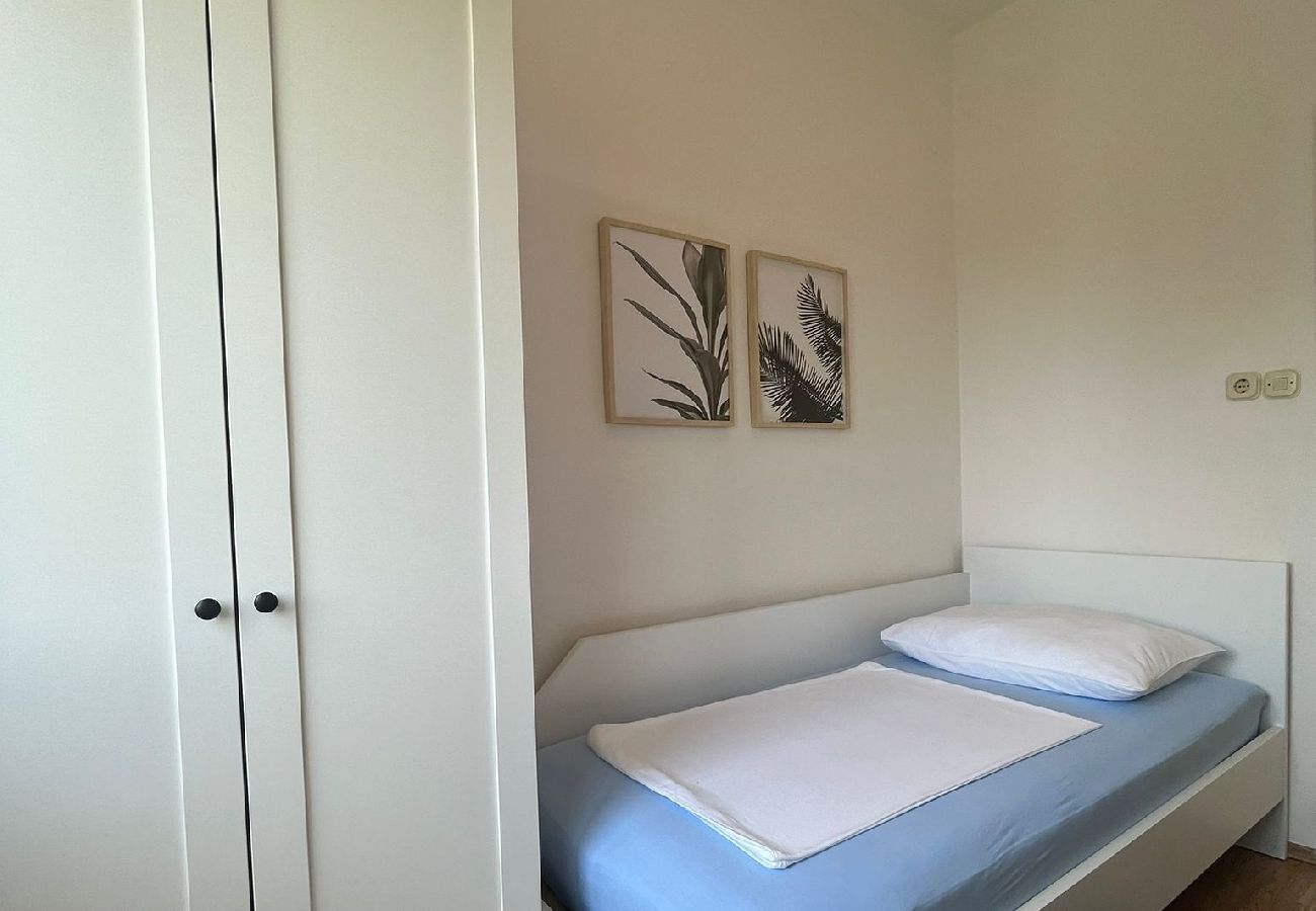 Appartement à Banjol - Appartement dans Banjol avec Balcon, Climatisation, WIFI, Lave-vaisselle (4888-1)