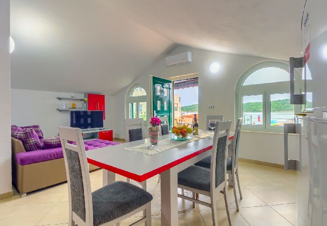 Appartement à Pirovac - Appartement dans Pirovac avec vue mer, terrasse, Climatisation, WIFI (4925-1) Appartement à Pirovac - Appartement dans Pirovac avec vue mer, terrasse, Climatisation, WIFI (4925-1)