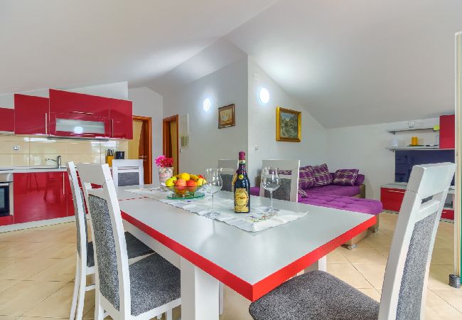 Appartement à Pirovac - Appartement dans Pirovac avec vue mer, terrasse, Climatisation, WIFI (4925-1) Appartement à Pirovac - Appartement dans Pirovac avec vue mer, terrasse, Climatisation, WIFI (4925-1)