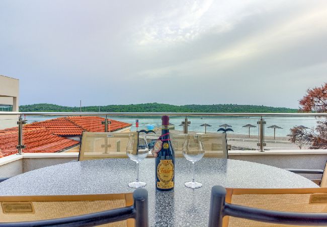 Appartement à Pirovac - Appartement dans Pirovac avec vue mer, terrasse, Climatisation, WIFI (4925-1) Appartement à Pirovac - Appartement dans Pirovac avec vue mer, terrasse, Climatisation, WIFI (4925-1)