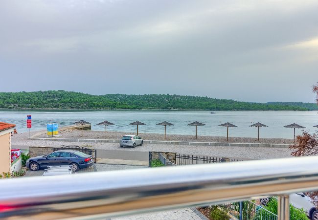 Appartement à Pirovac - Appartement dans Pirovac avec vue mer, terrasse, Climatisation, WIFI (4925-1) Appartement à Pirovac - Appartement dans Pirovac avec vue mer, terrasse, Climatisation, WIFI (4925-1)