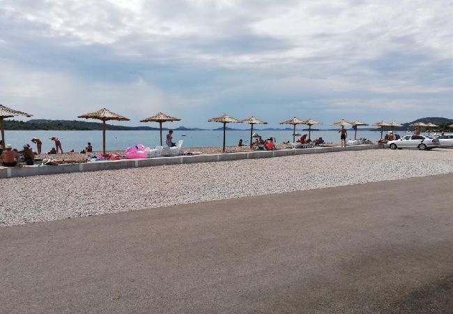 Appartement à Pirovac - Appartement dans Pirovac avec vue mer, terrasse, Climatisation, WIFI (4925-1) Appartement à Pirovac - Appartement dans Pirovac avec vue mer, terrasse, Climatisation, WIFI (4925-1)