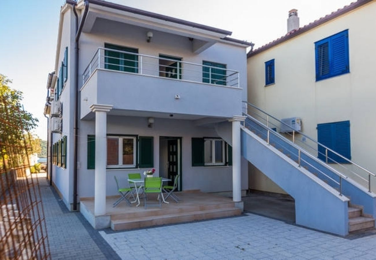 Appartement à Pirovac - Appartement dans Pirovac avec vue mer, terrasse, Climatisation, WIFI (4925-1)