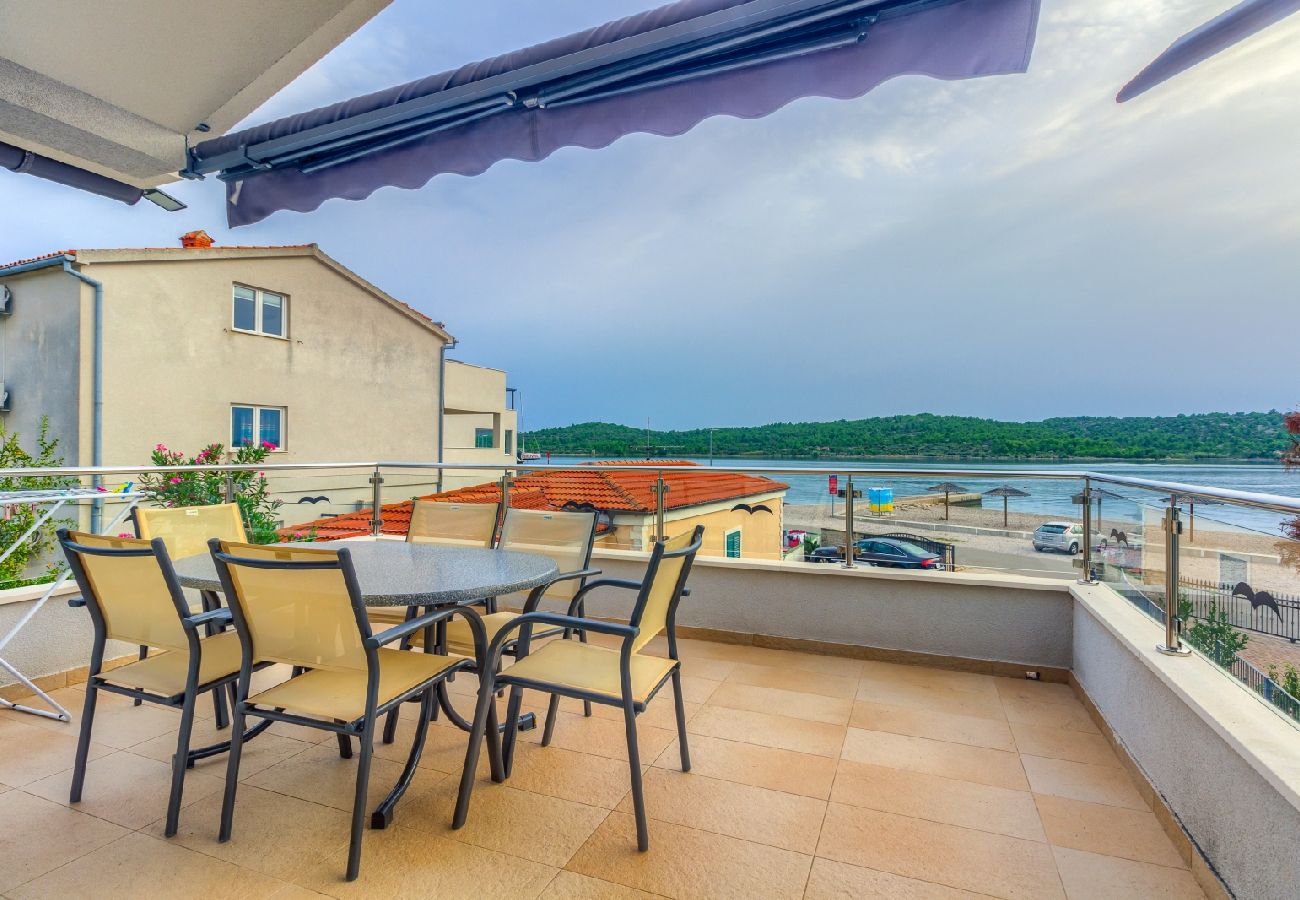 Appartement à Pirovac - Appartement dans Pirovac avec vue mer, terrasse, Climatisation, WIFI (4925-1)