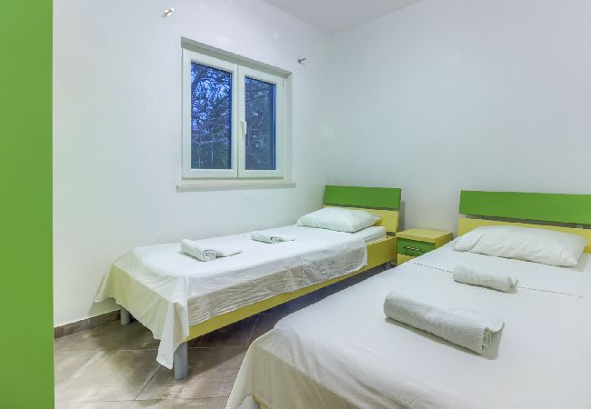 Appartement à Pirovac - Appartement dans Pirovac avec vue mer, terrasse, Climatisation, WIFI (4925-2) Appartement à Pirovac - Appartement dans Pirovac avec vue mer, terrasse, Climatisation, WIFI (4925-2)