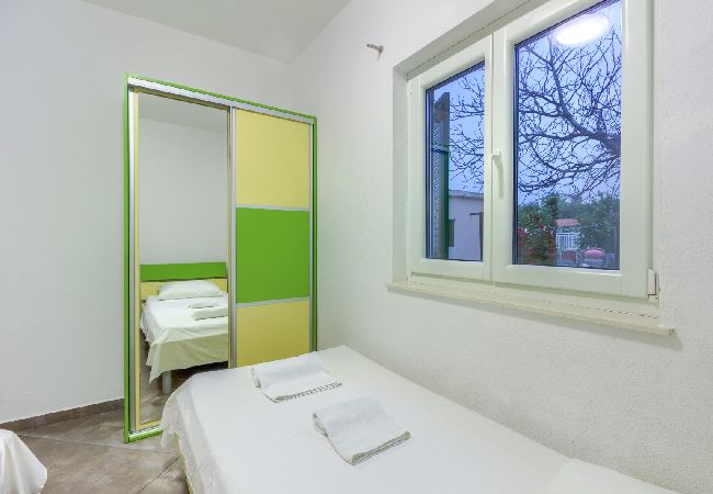 Appartement à Pirovac - Appartement dans Pirovac avec vue mer, terrasse, Climatisation, WIFI (4925-2) Appartement à Pirovac - Appartement dans Pirovac avec vue mer, terrasse, Climatisation, WIFI (4925-2)