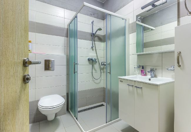 Appartement à Pirovac - Appartement dans Pirovac avec vue mer, terrasse, Climatisation, WIFI (4925-2) Appartement à Pirovac - Appartement dans Pirovac avec vue mer, terrasse, Climatisation, WIFI (4925-2)