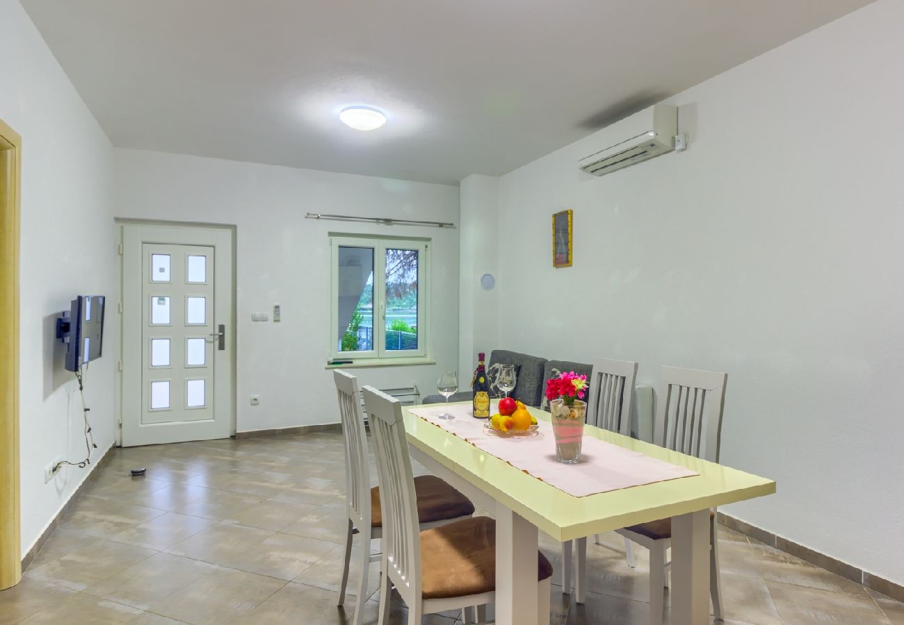 Appartement à Pirovac - Appartement dans Pirovac avec vue mer, terrasse, Climatisation, WIFI (4925-2)