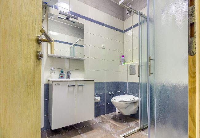 Appartement à Pirovac - Appartement dans Pirovac avec terrasse, Climatisation, WIFI (4925-3) Appartement à Pirovac - Appartement dans Pirovac avec terrasse, Climatisation, WIFI (4925-3)