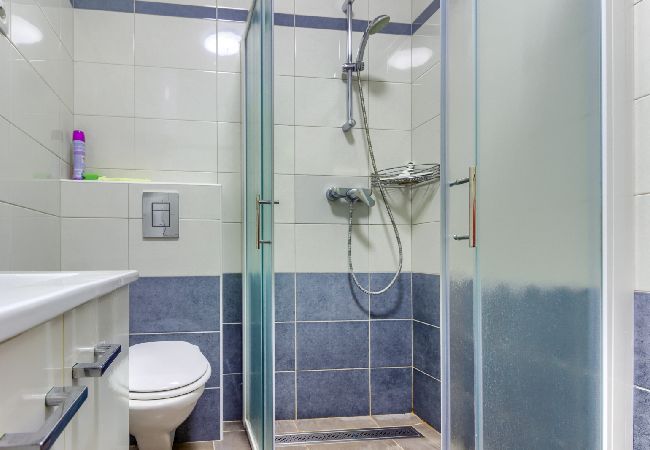 Appartement à Pirovac - Appartement dans Pirovac avec terrasse, Climatisation, WIFI (4925-3) Appartement à Pirovac - Appartement dans Pirovac avec terrasse, Climatisation, WIFI (4925-3)