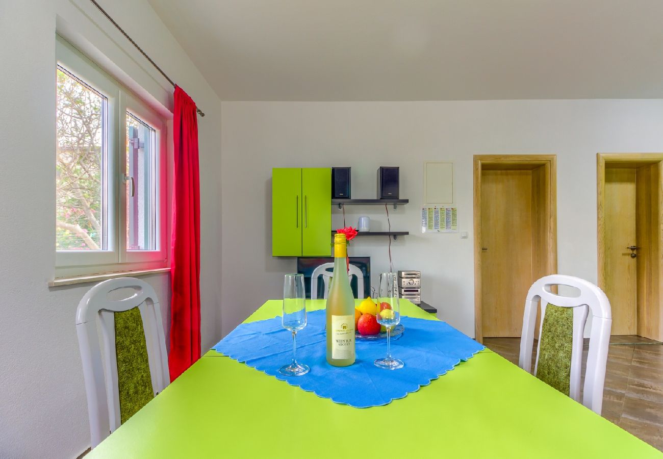 Appartement à Pirovac - Appartement dans Pirovac avec terrasse, Climatisation, WIFI (4925-3)