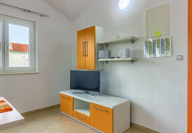 Appartement à Pirovac - Appartement dans Pirovac avec terrasse, Climatisation, WIFI (4925-4) Appartement à Pirovac - Appartement dans Pirovac avec terrasse, Climatisation, WIFI (4925-4)