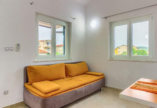 Appartement à Pirovac - Appartement dans Pirovac avec terrasse, Climatisation, WIFI (4925-4) Appartement à Pirovac - Appartement dans Pirovac avec terrasse, Climatisation, WIFI (4925-4)