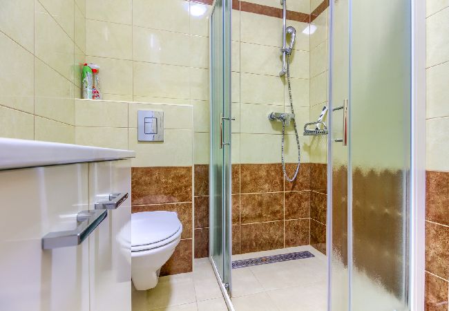 Appartement à Pirovac - Appartement dans Pirovac avec terrasse, Climatisation, WIFI (4925-4) Appartement à Pirovac - Appartement dans Pirovac avec terrasse, Climatisation, WIFI (4925-4)