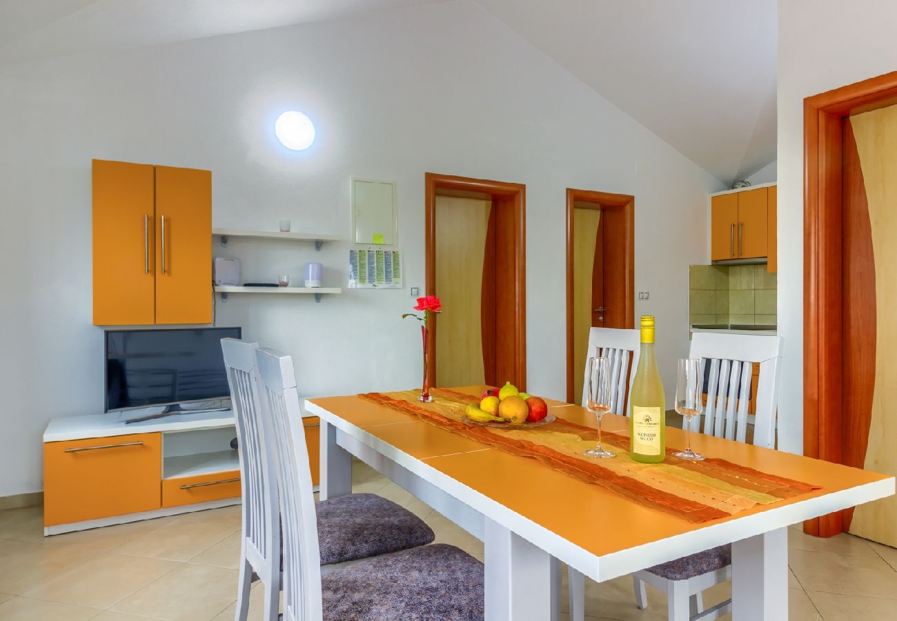 Appartement à Pirovac - Appartement dans Pirovac avec terrasse, Climatisation, WIFI (4925-4)