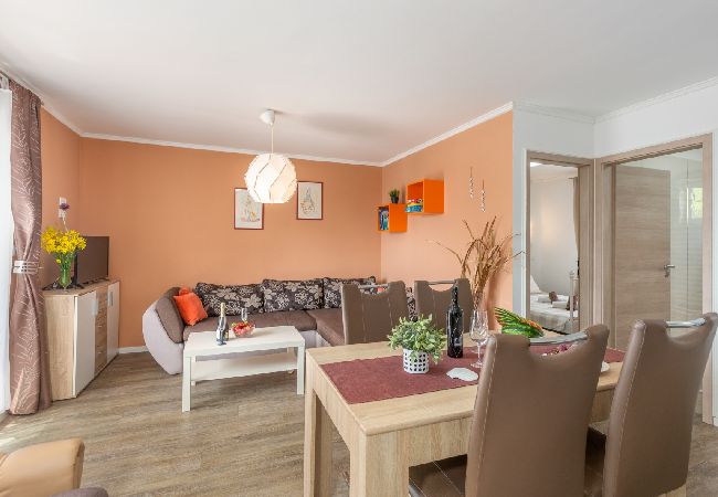 Appartement à Njivice - Appartement dans Njivice avec vue mer, Balcon, Climatisation, WIFI (4930-1) Appartement à Njivice - Appartement dans Njivice avec vue mer, Balcon, Climatisation, WIFI (4930-1)