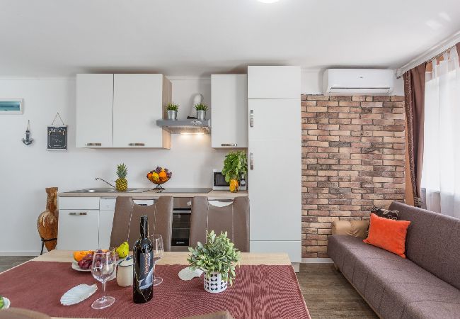 Appartement à Njivice - Appartement dans Njivice avec vue mer, Balcon, Climatisation, WIFI (4930-1) Appartement à Njivice - Appartement dans Njivice avec vue mer, Balcon, Climatisation, WIFI (4930-1)
