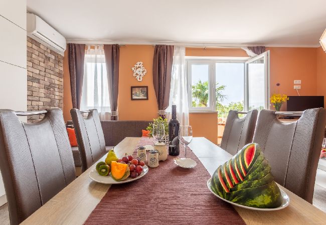 Appartement à Njivice - Appartement dans Njivice avec vue mer, Balcon, Climatisation, WIFI (4930-1) Appartement à Njivice - Appartement dans Njivice avec vue mer, Balcon, Climatisation, WIFI (4930-1)