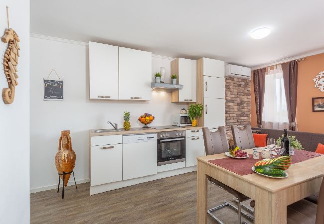 Appartement à Njivice - Appartement dans Njivice avec vue mer, Balcon, Climatisation, WIFI (4930-1) Appartement à Njivice - Appartement dans Njivice avec vue mer, Balcon, Climatisation, WIFI (4930-1)