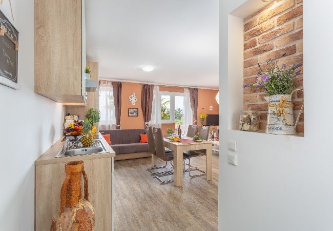Appartement à Njivice - Appartement dans Njivice avec vue mer, Balcon, Climatisation, WIFI (4930-1) Appartement à Njivice - Appartement dans Njivice avec vue mer, Balcon, Climatisation, WIFI (4930-1)