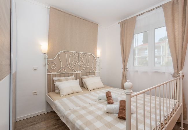 Appartement à Njivice - Appartement dans Njivice avec vue mer, Balcon, Climatisation, WIFI (4930-1) Appartement à Njivice - Appartement dans Njivice avec vue mer, Balcon, Climatisation, WIFI (4930-1)